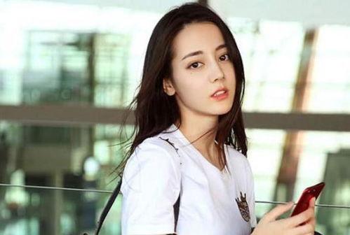 吃瓜娱乐迪丽热巴杨洋,瓜田娱乐,甜蜜互动引关注