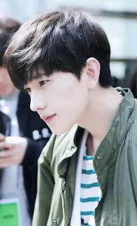 吃瓜娱乐迪丽热巴杨洋,瓜田娱乐,甜蜜互动引关注